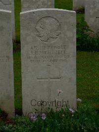 Etaples Military Cemetery - Wentzell, J H